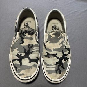 Vans Slip-on Sneakers in Gray Camo